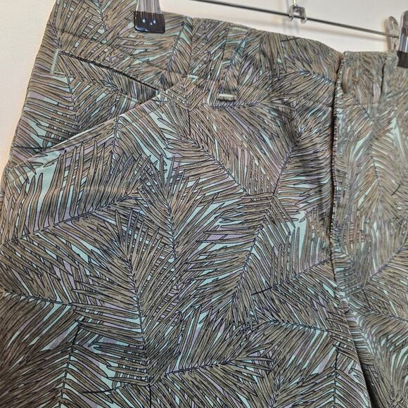Lee midrise fit Women's Palm Tree Green Tropical Jungle Shorts 6" inseam size 10 - Picture 3 of 9
